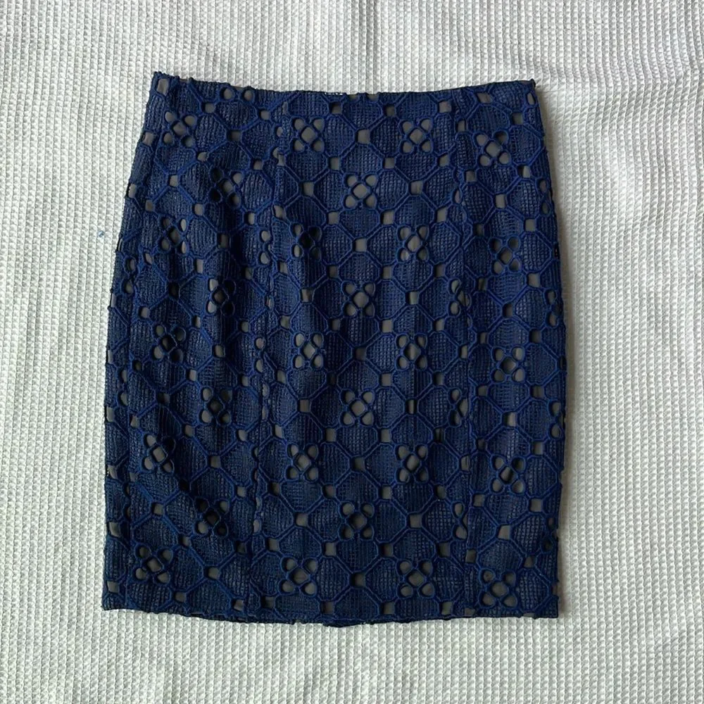 NWT Catherine Malandrino  Women's Navy Blue Pencil Eyelet Skirt sz 4
